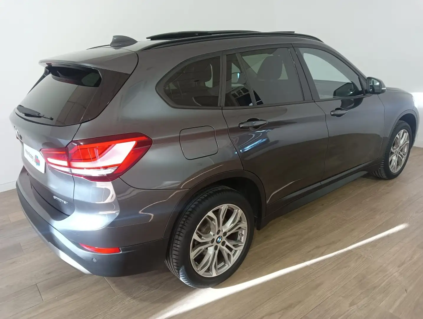 BMW X1 sDrive 18iA Gris - 2