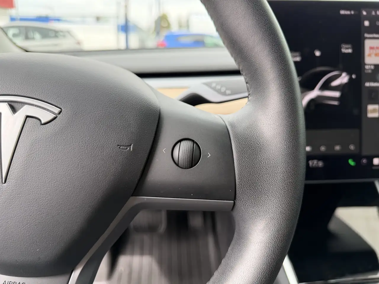 Tesla Model 3 снимка Tesla Model 3
