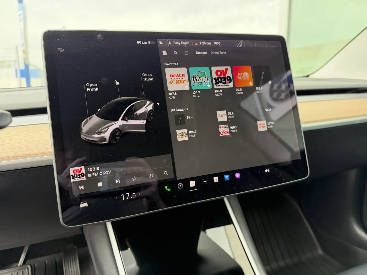 Tesla Model 3 снимка Tesla Model 3