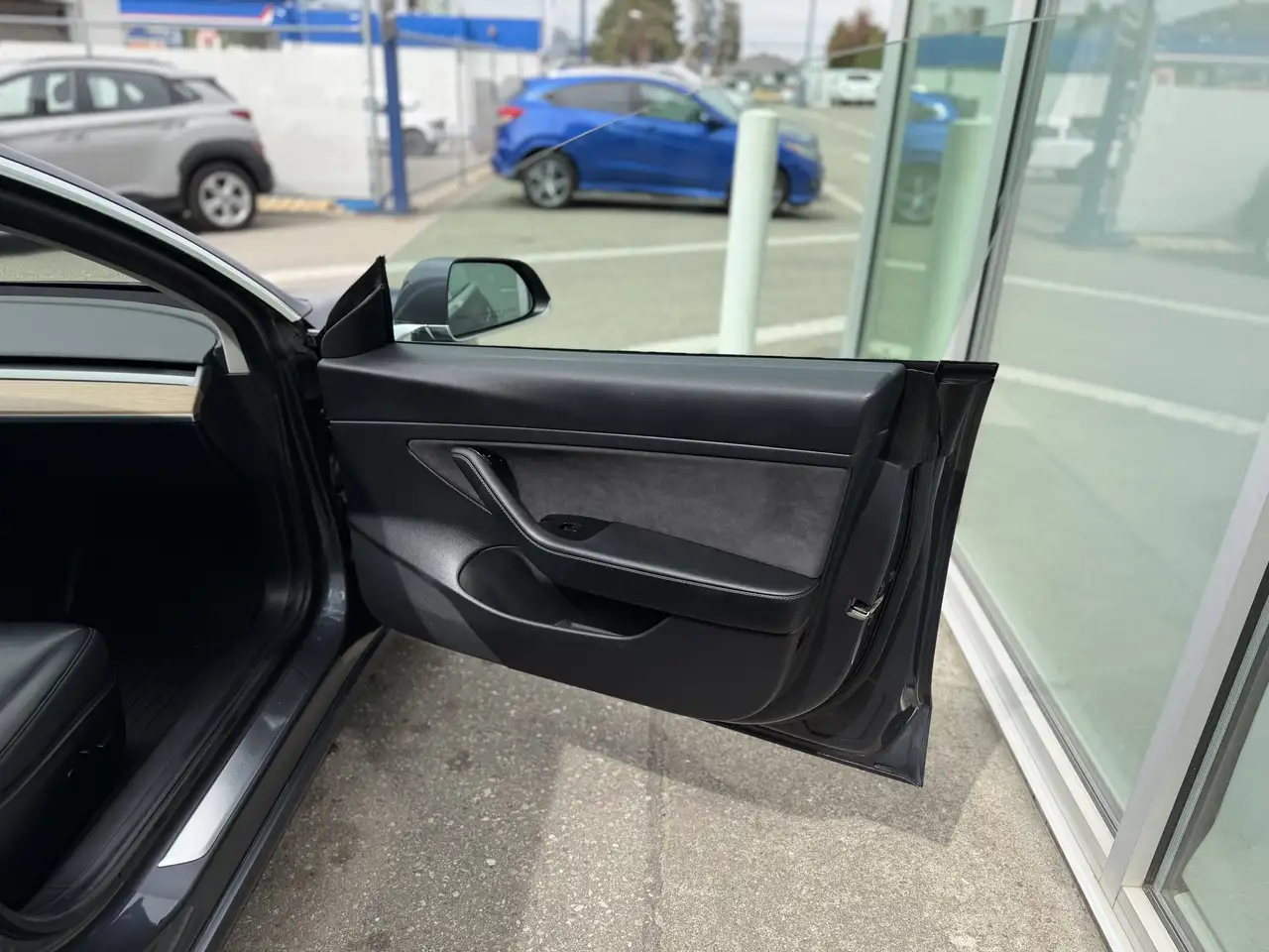 Tesla Model 3 снимка Tesla Model 3
