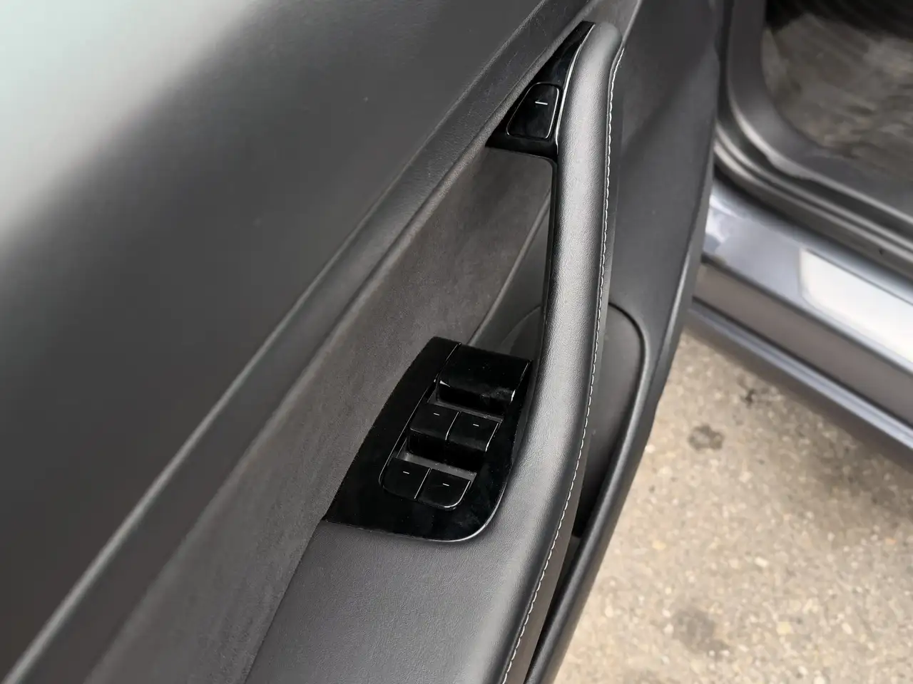 Tesla Model 3 снимка Tesla Model 3