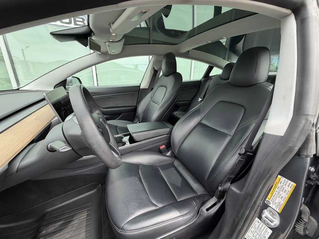 Tesla Model 3 снимка Tesla Model 3