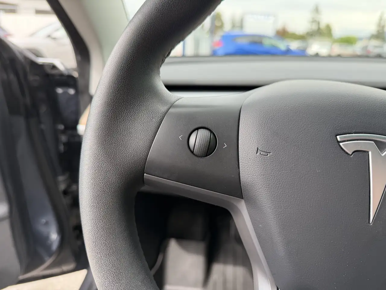Tesla Model 3 снимка Tesla Model 3