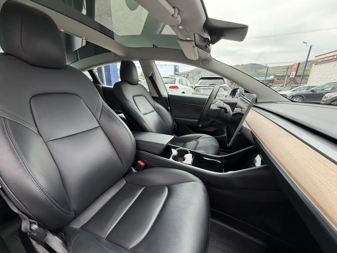 Tesla Model 3 снимка Tesla Model 3