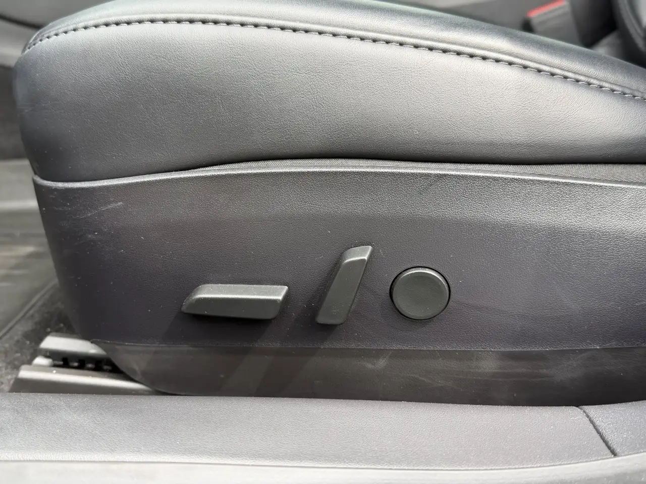 Tesla Model 3 снимка Tesla Model 3