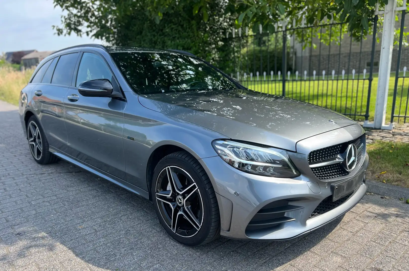 Mercedes-Benz C 300 e Break AMG Hybride Gris - 1