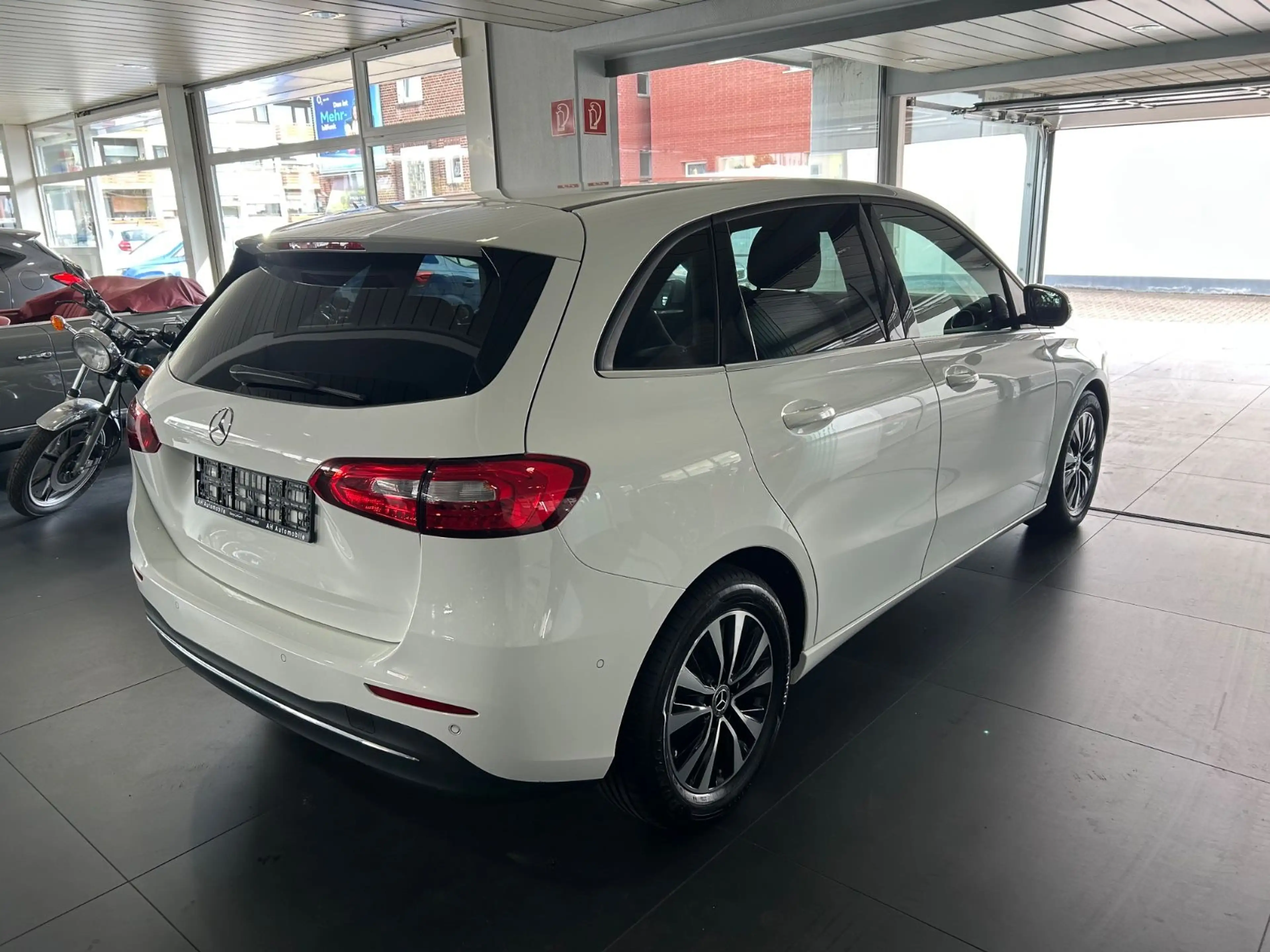 Mercedes-Benz B 200 d Automatik Sport Navi Leder Memory 360 cam — photo 4