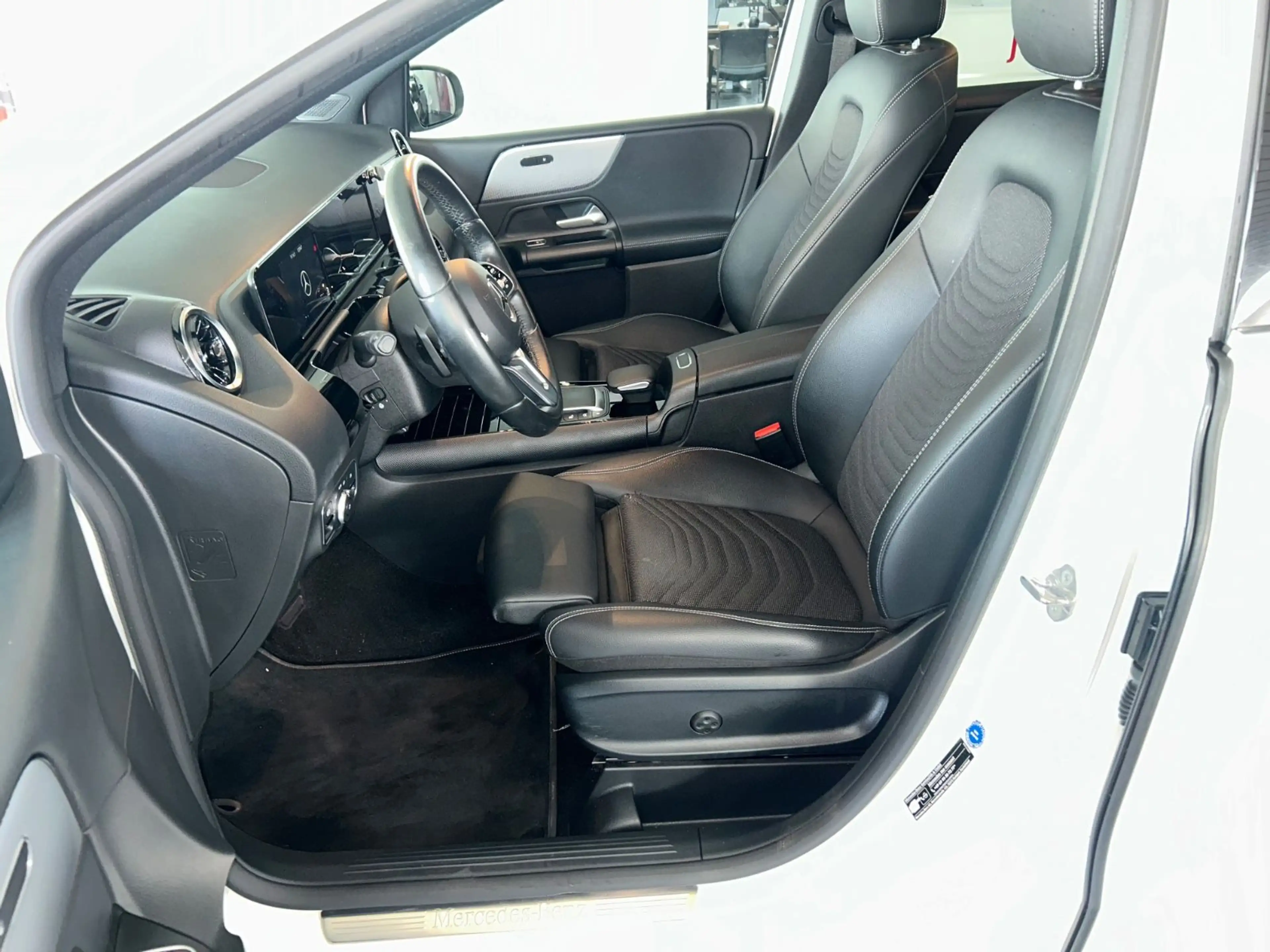 Mercedes-Benz B 200 d Automatik Sport Navi Leder Memory 360 cam — photo 8