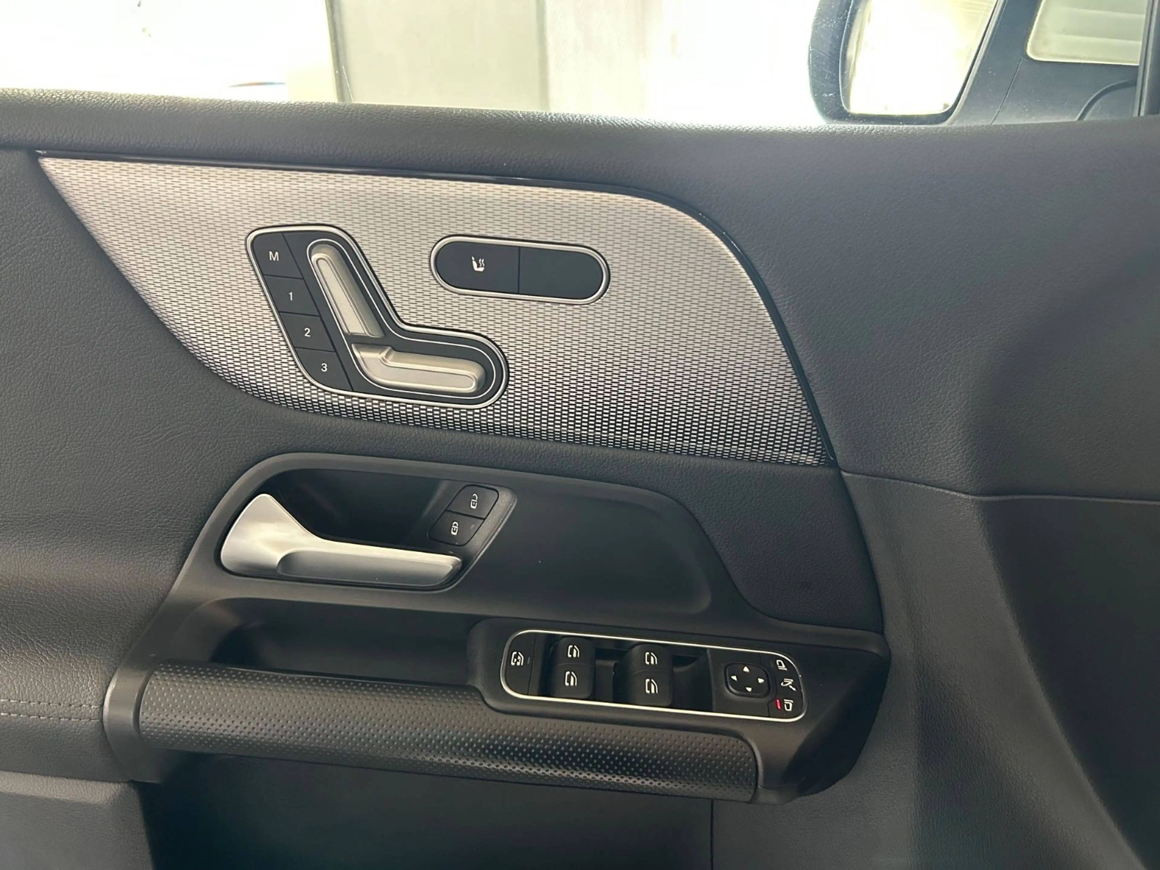 Mercedes-Benz B 200 d Automatik Sport Navi Leder Memory 360 cam — photo 15