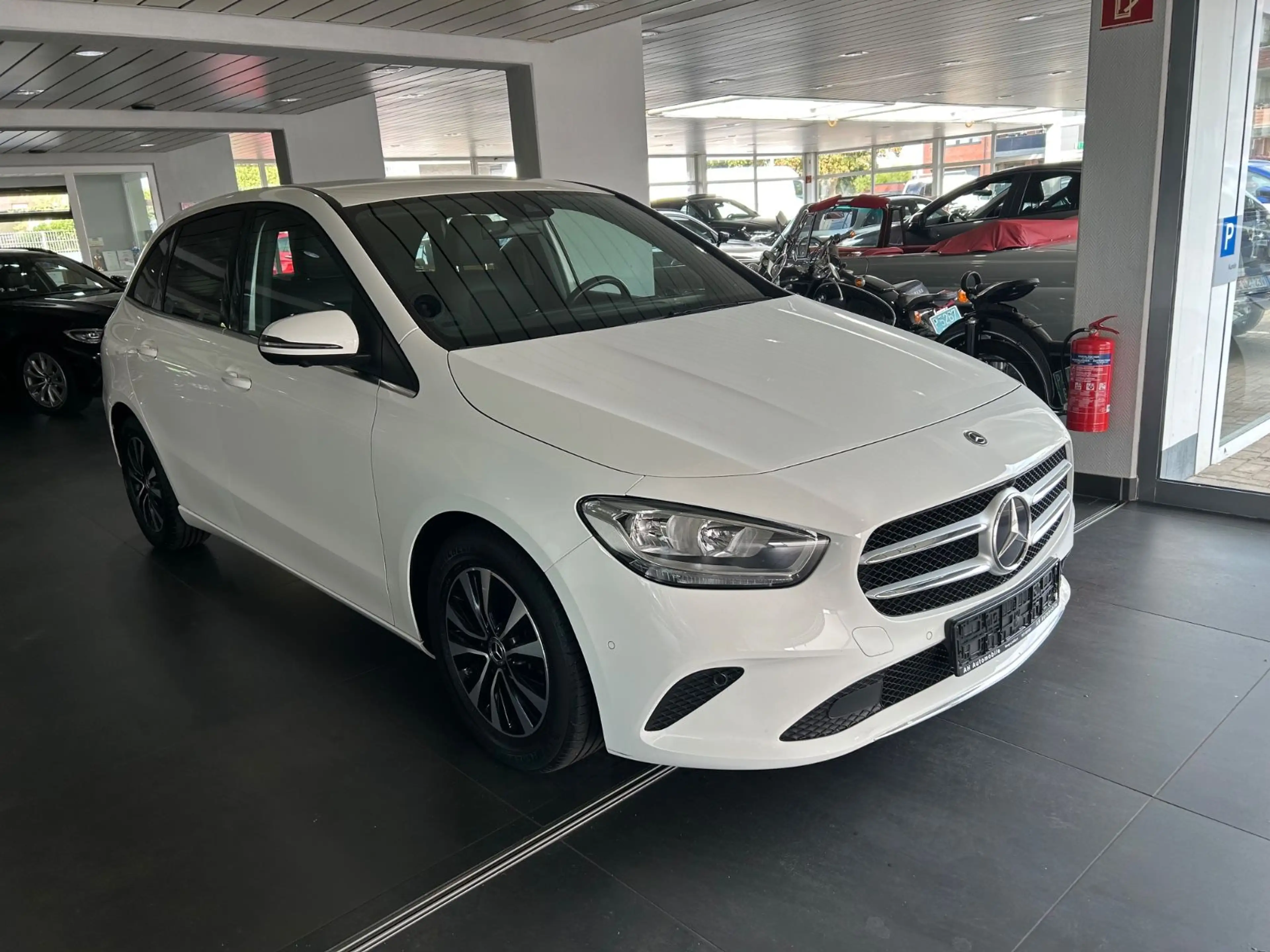 Mercedes-Benz B 200 d Automatik Sport Navi Leder Memory 360 cam — photo 3