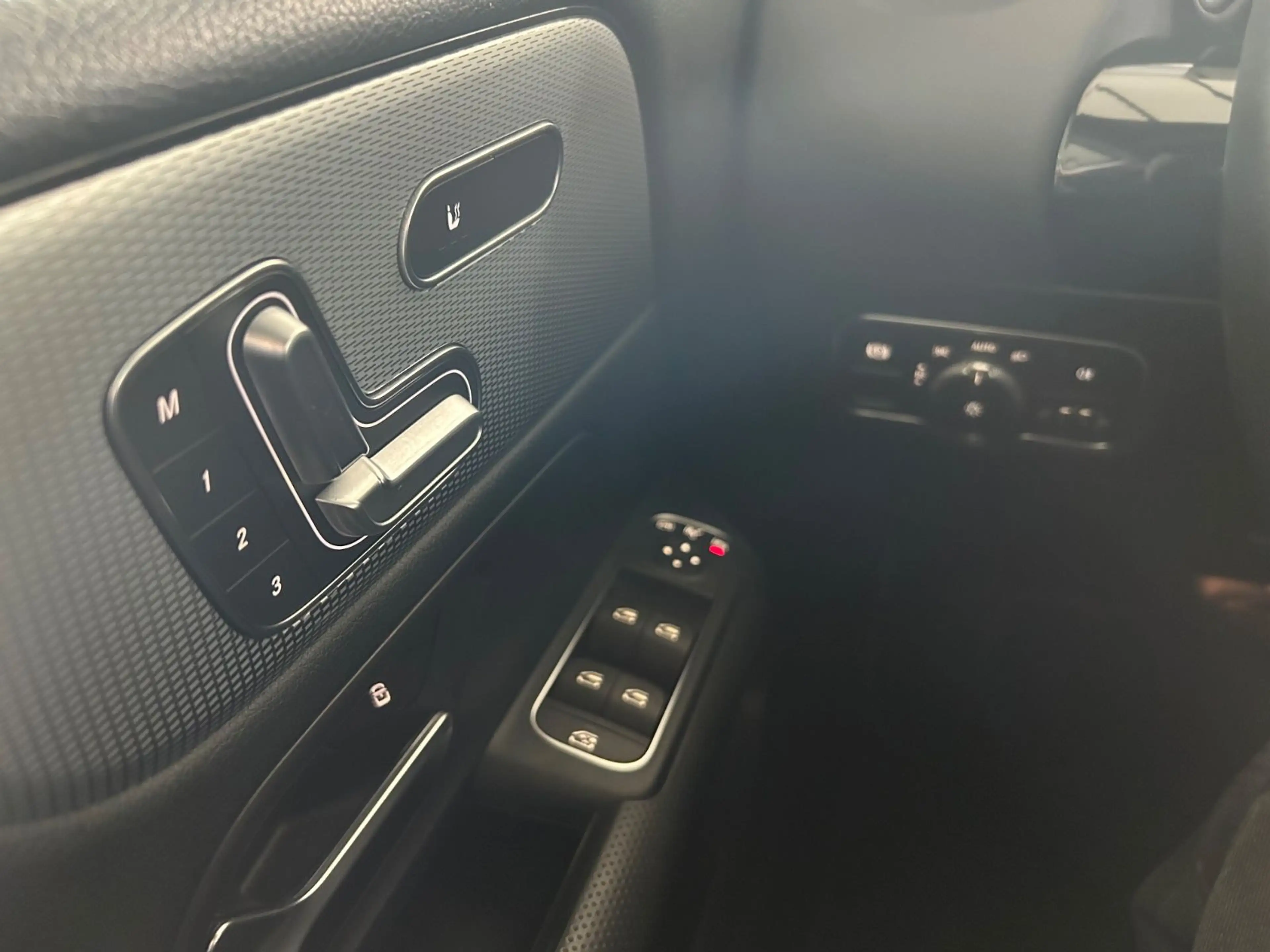 Mercedes-Benz B 200 d Automatik Sport Navi Leder Memory 360 cam — photo 14