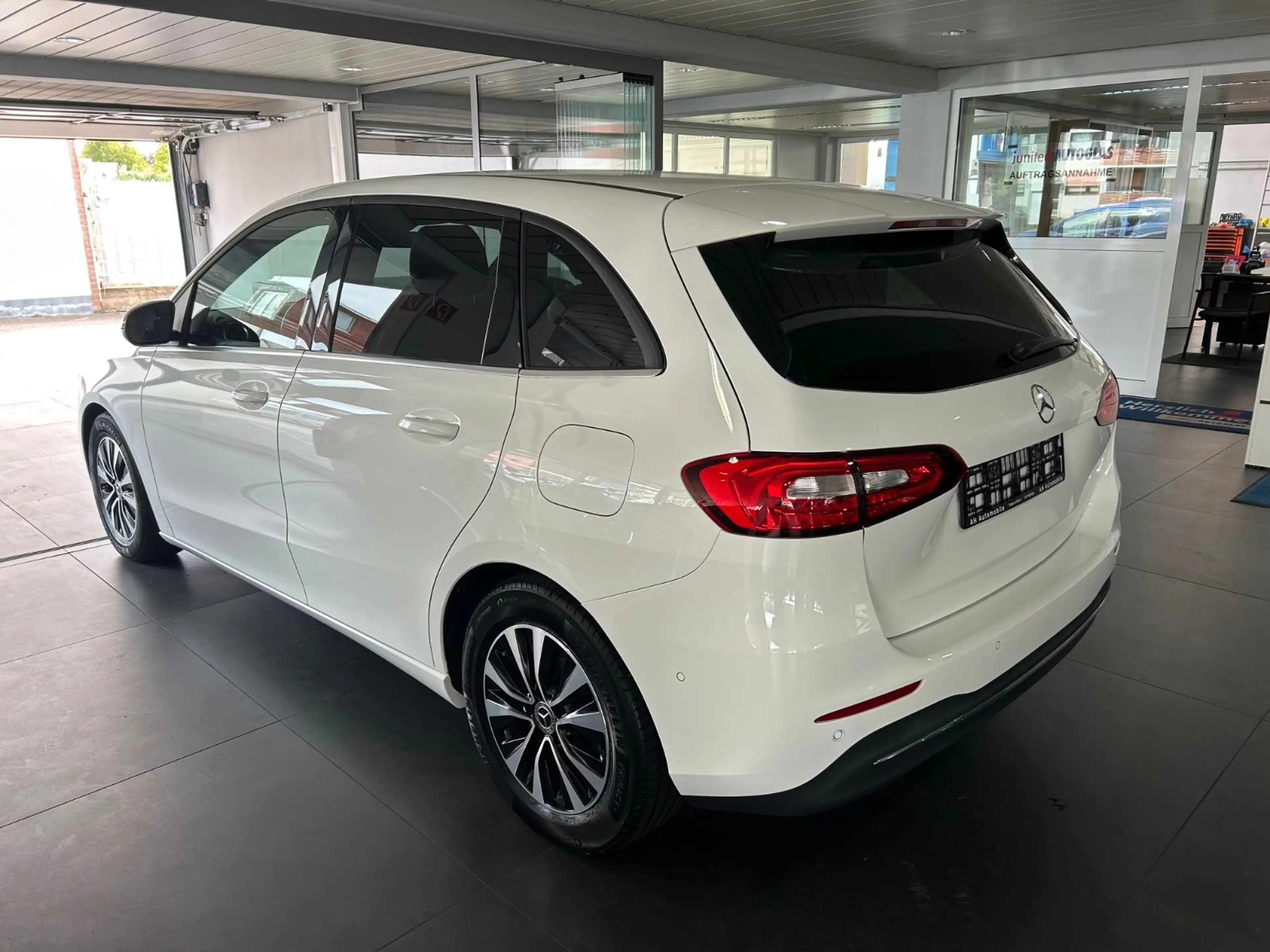 Mercedes-Benz B 200 d Automatik Sport Navi Leder Memory 360 cam — photo 6
