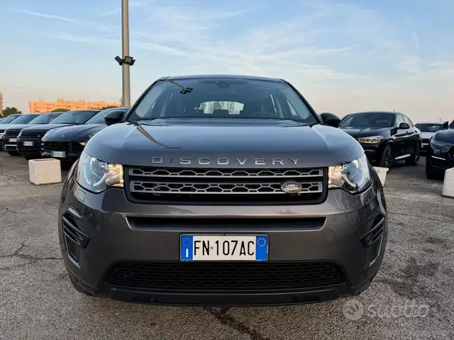 Land Rover Discovery Sport view 3
