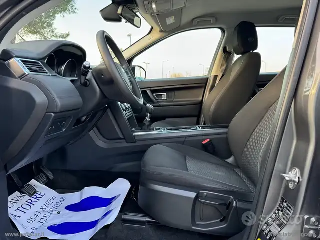 Land Rover Discovery Sport view 11