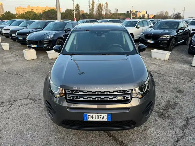 Land Rover Discovery Sport view 4
