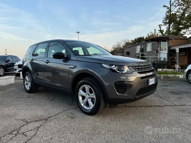 Land Rover Discovery Sport view 13