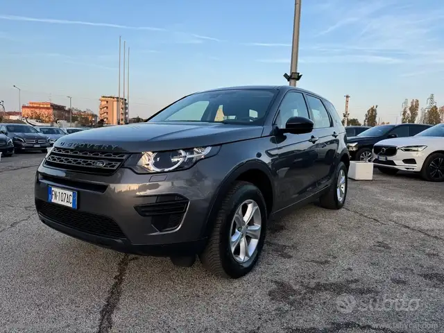 Land Rover Discovery Sport view 12