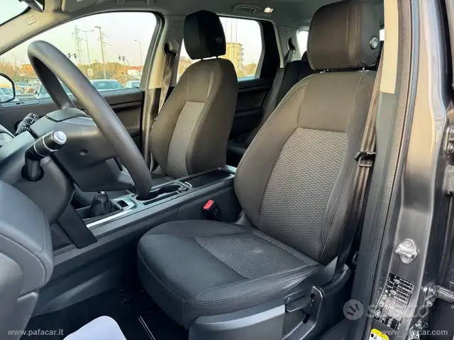 Land Rover Discovery Sport view 10