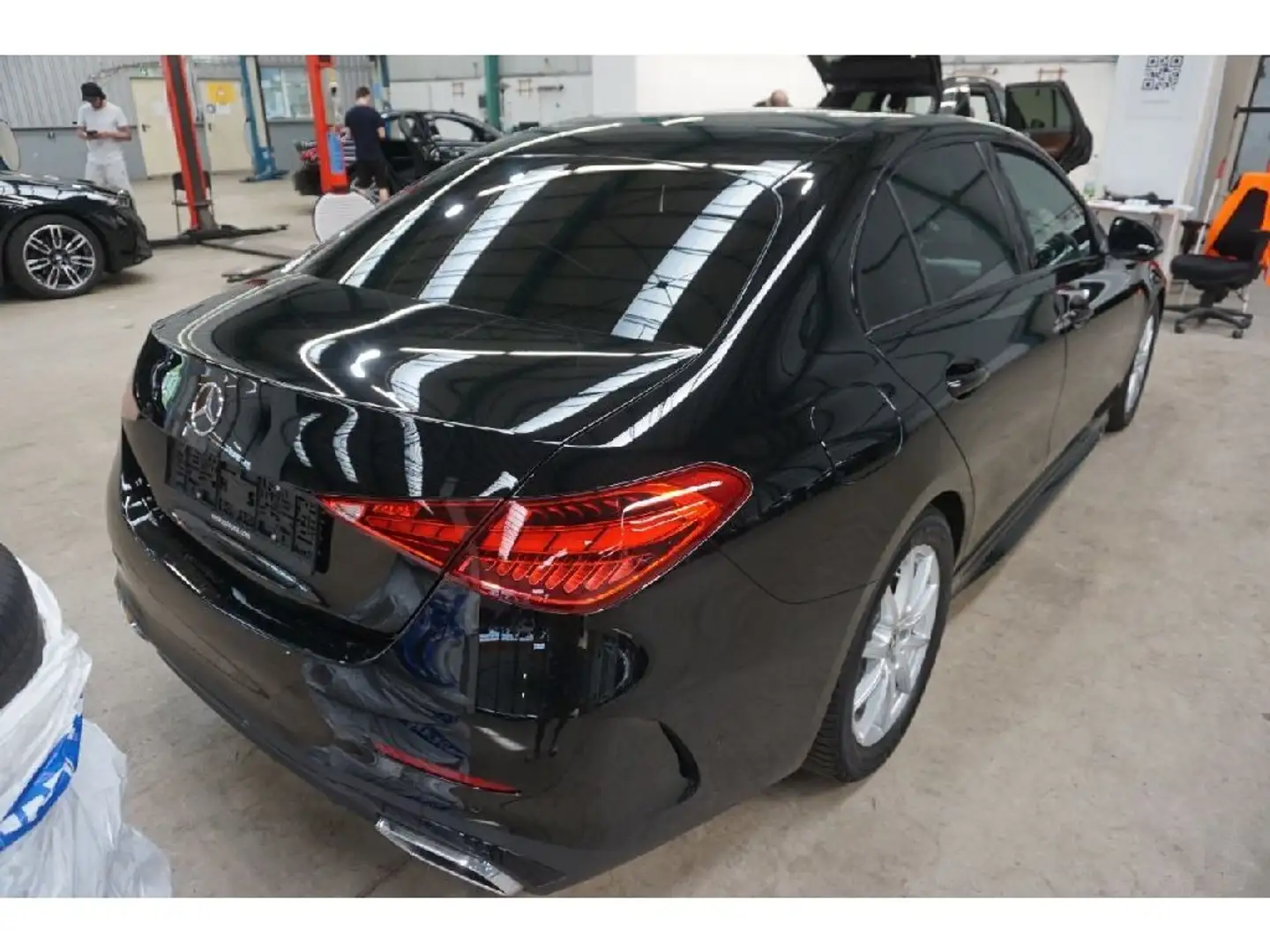 Mercedes-Benz C 220 d AMG Line SpoSi ACC BLIS Key LED Lane AUT Schwarz - 2