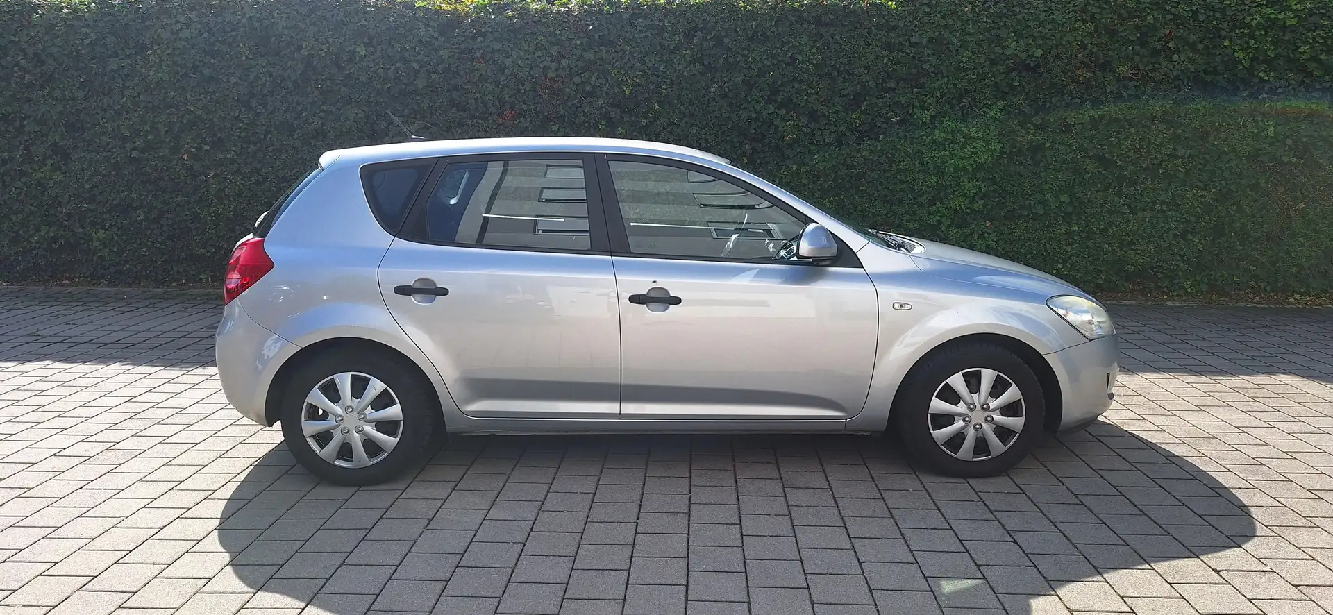 Kia Ceed / cee'd Ceed 1.4 16V Kundendienst Scheckheftgepflegt Grau - 2