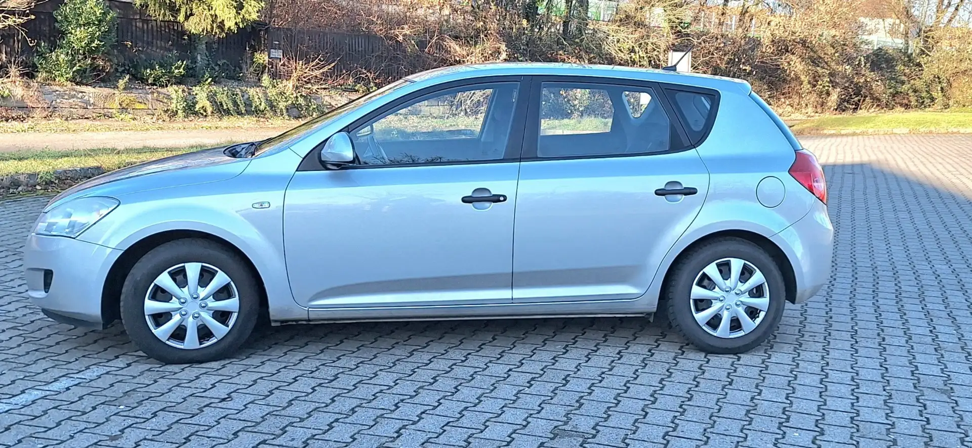 Kia Ceed / cee'd Ceed 1.4 16V Kundendienst Scheckheftgepflegt Grau - 2