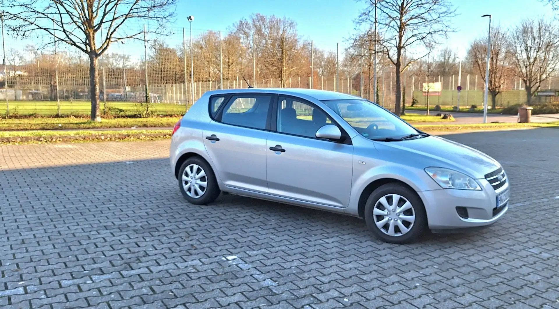 Kia Ceed / cee'd Ceed 1.4 16V Kundendienst Scheckheftgepflegt Grau - 1