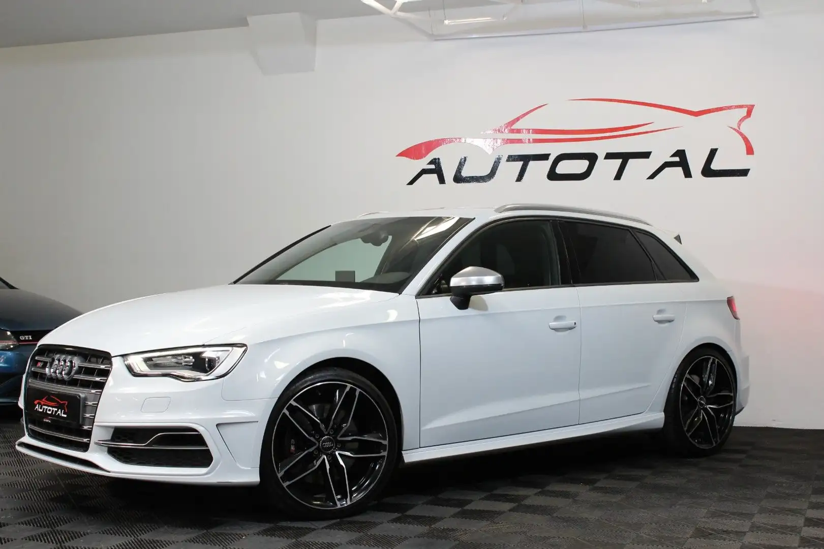 Audi S3 Sportback 2.0TFSI*quattro*Navi*Alcantara300PS Weiß - 2