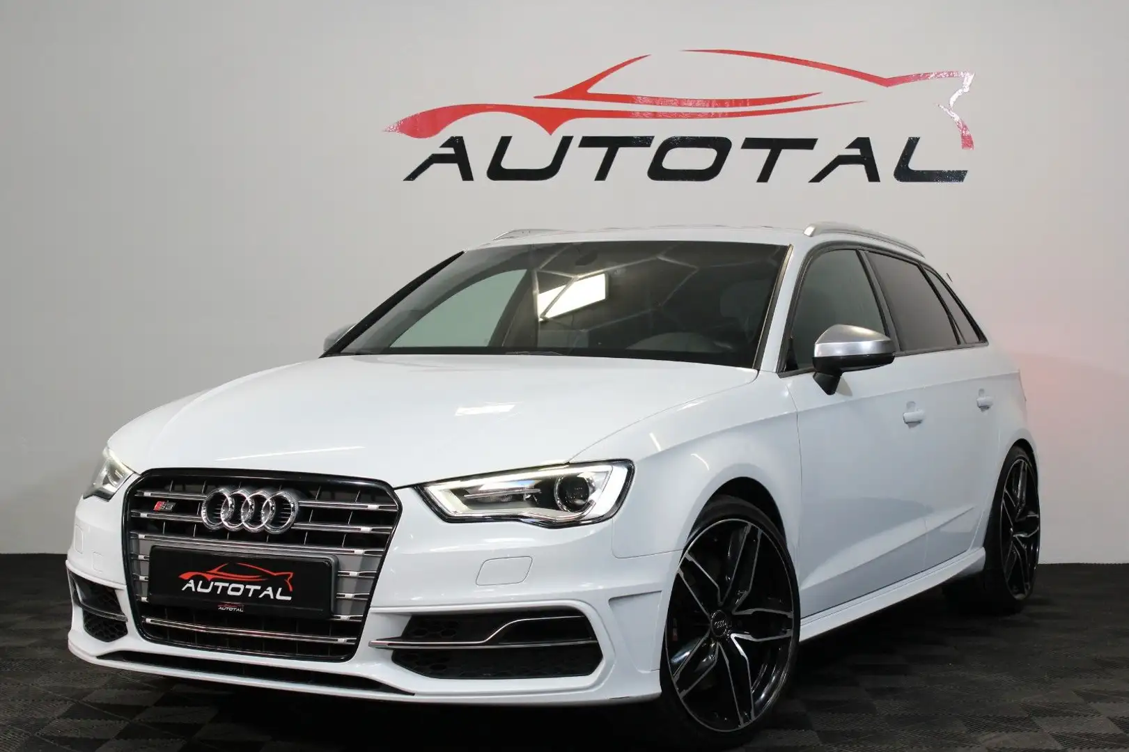 Audi S3 Sportback 2.0TFSI*quattro*Navi*Alcantara300PS Weiß - 1