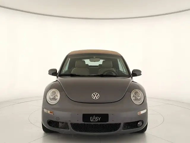 Volkswagen New Beetle view 2
