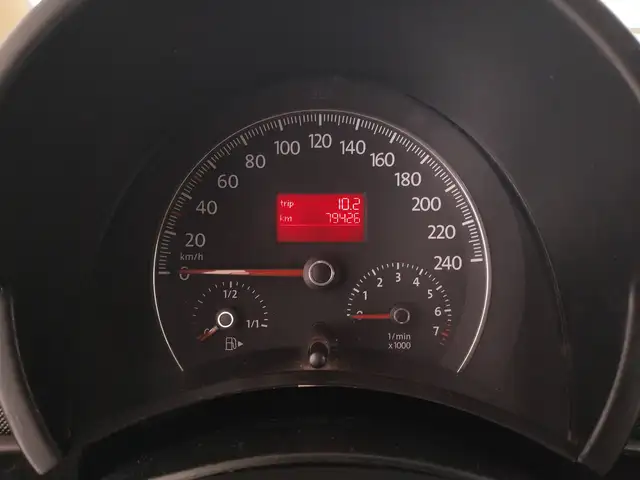 Volkswagen New Beetle view 14