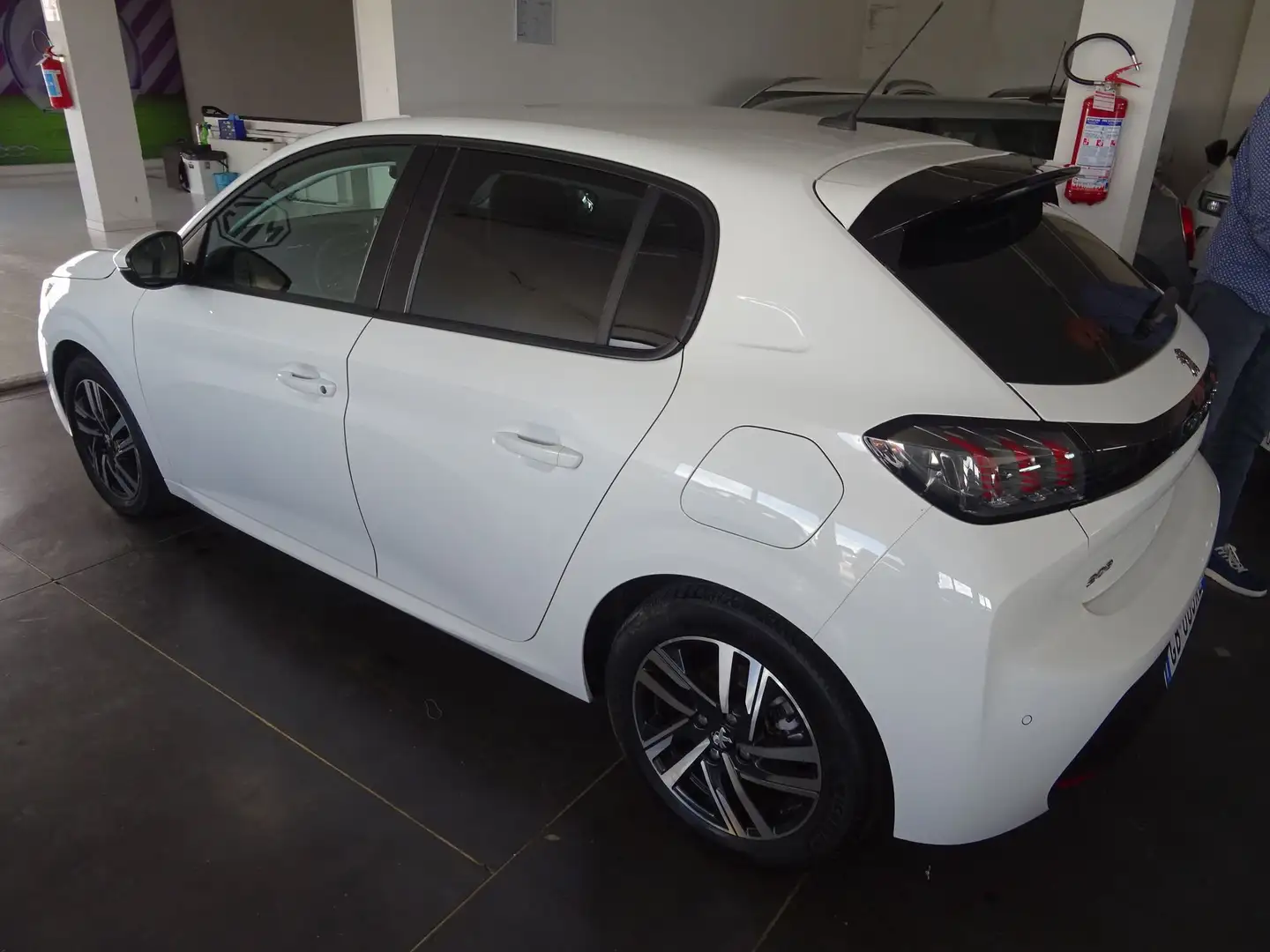 Peugeot 208 PureTech 100 Stop&Start 5 porte Allure Bianco - 2