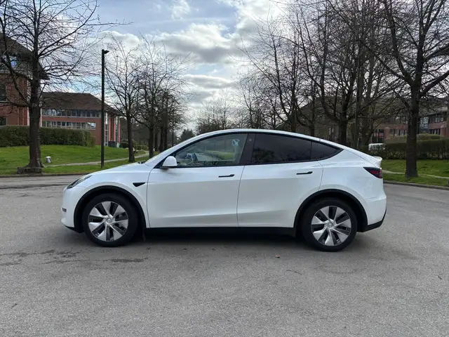 Tesla Model Y Dual Motor Long Range AWD *** Autopilot Pack ***