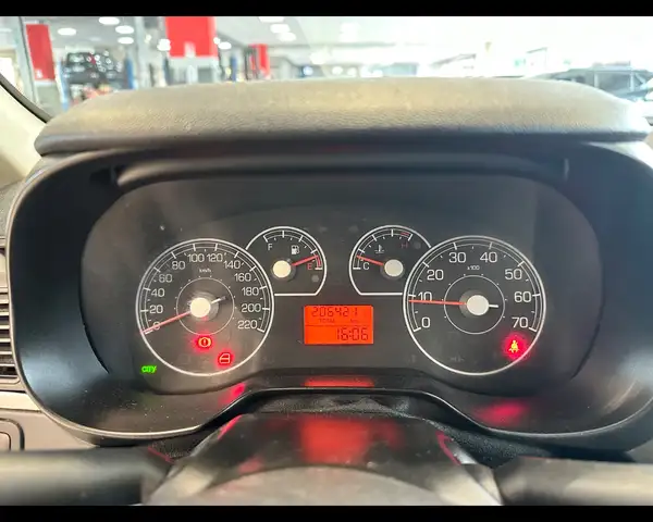 Fiat Grande Punto view 13