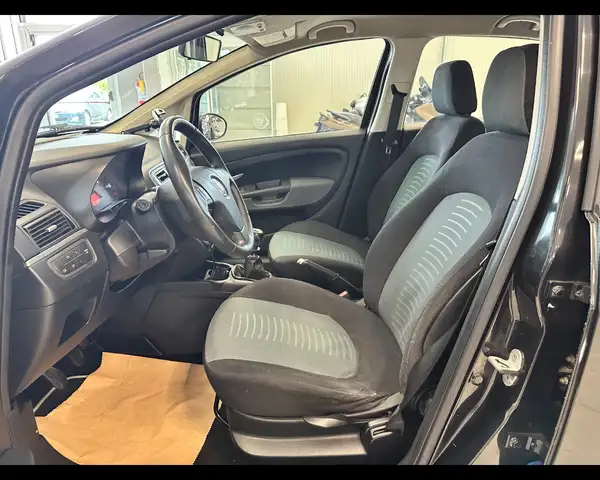 Fiat Grande Punto view 9