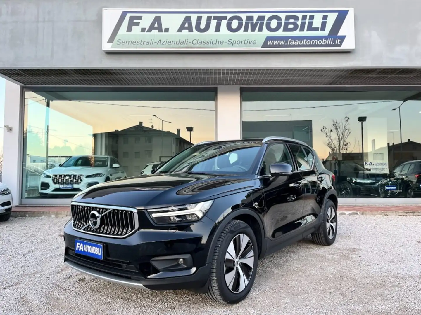 Volvo XC40 T5 Recharge Plug-in Hybrid Inscription Expression Nero - 1
