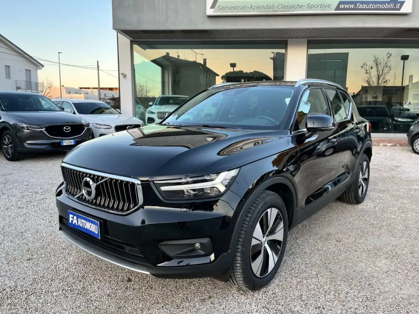 Volvo XC40 T5 Recharge Plug-in Hybrid Inscription Expression Nero - 2
