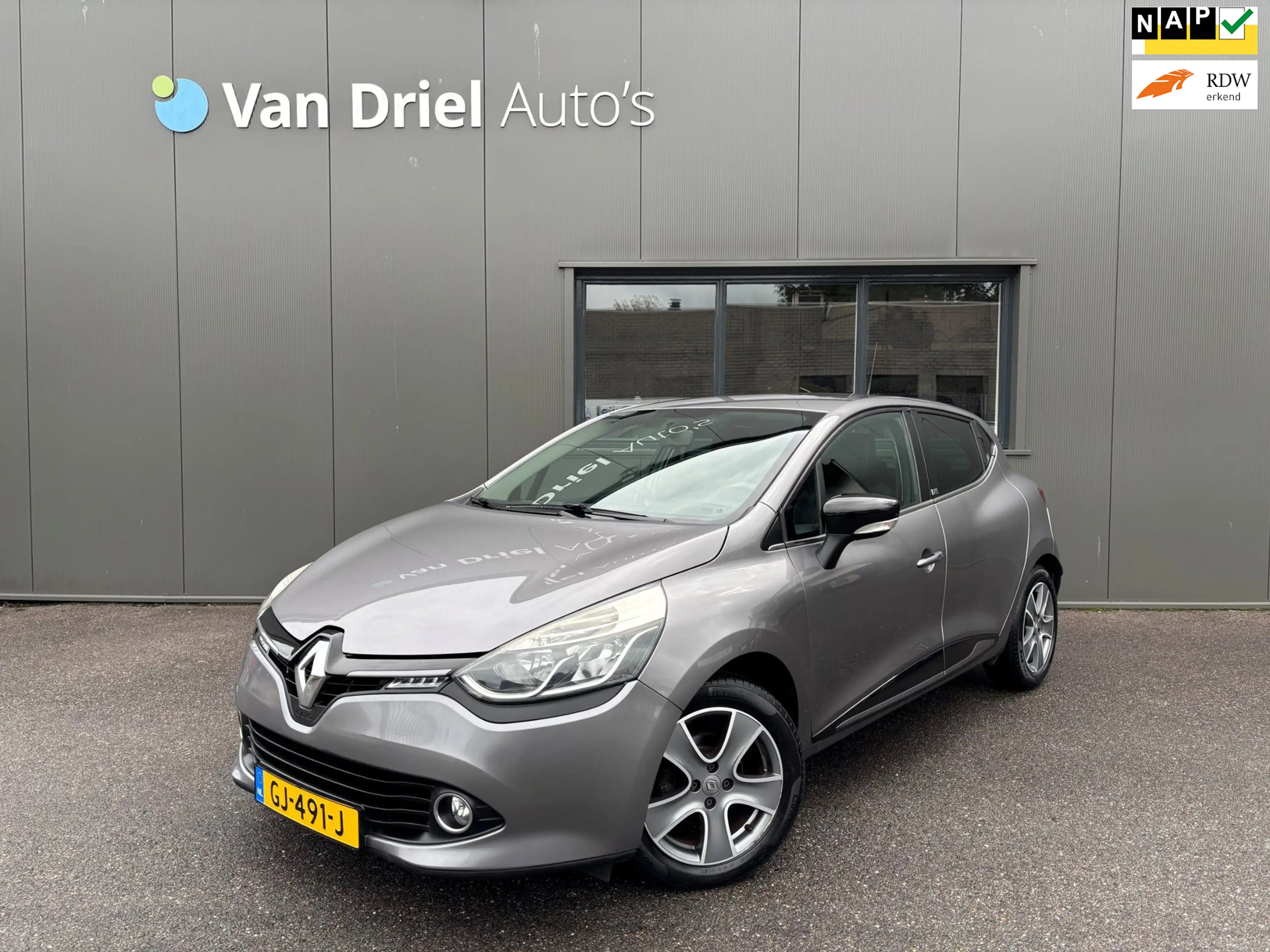 Renault Clio TCe 90 Night&Day / RLink Navigatie / Parkeersensor