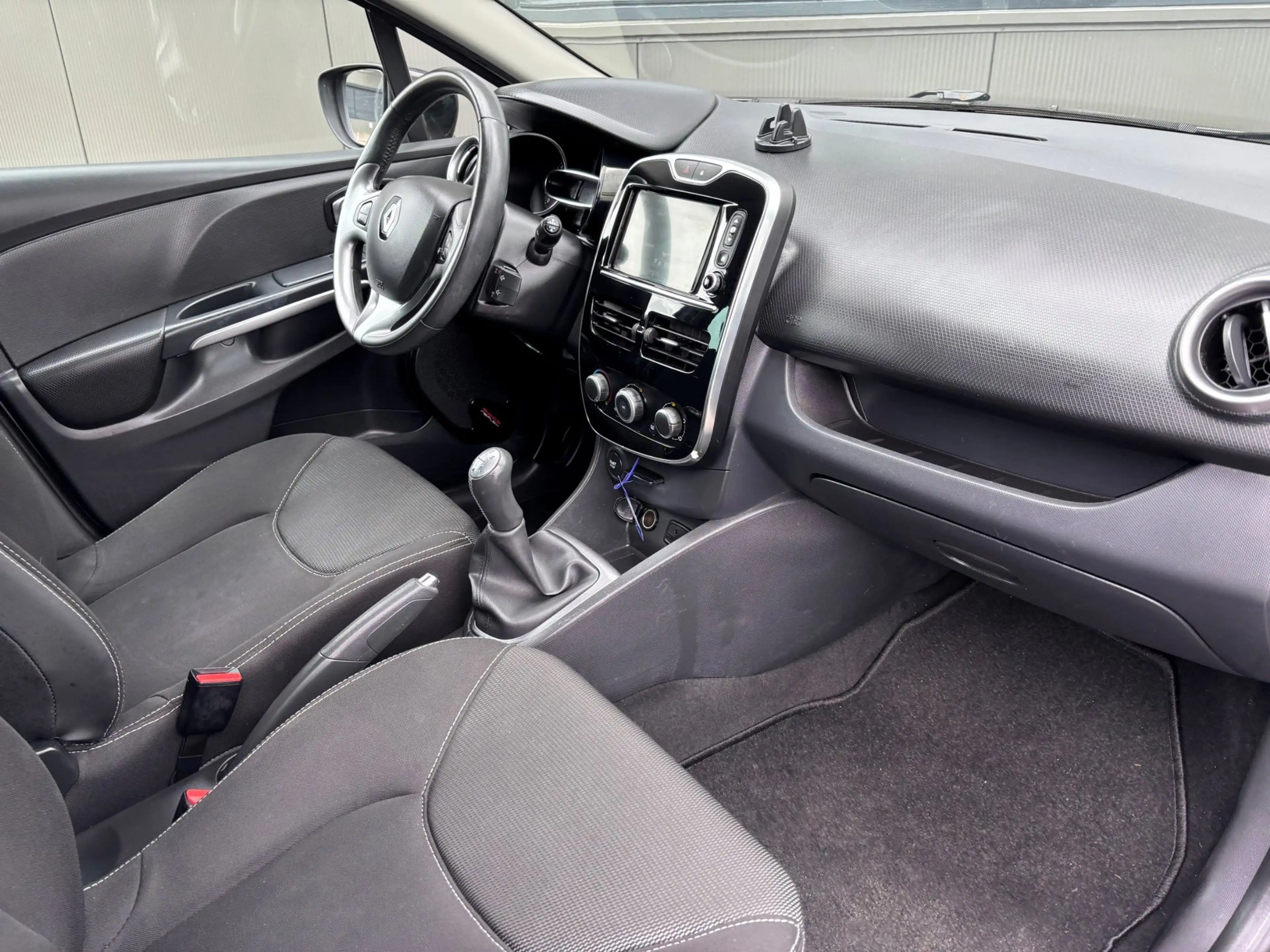 Renault Clio TCe 90 Night&Day / RLink Navigatie / Parkeersensor — photo 5