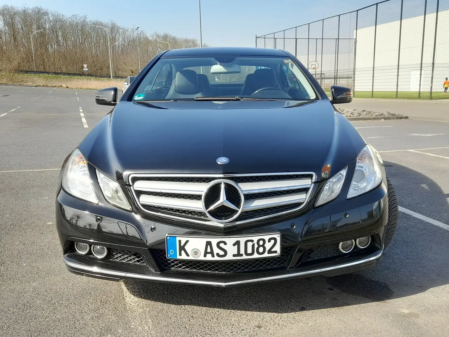 Mercedes-Benz E 200 E 200 CGI Coupe BlueEFFICIENCY Automatik Avantgard Zwart - 2