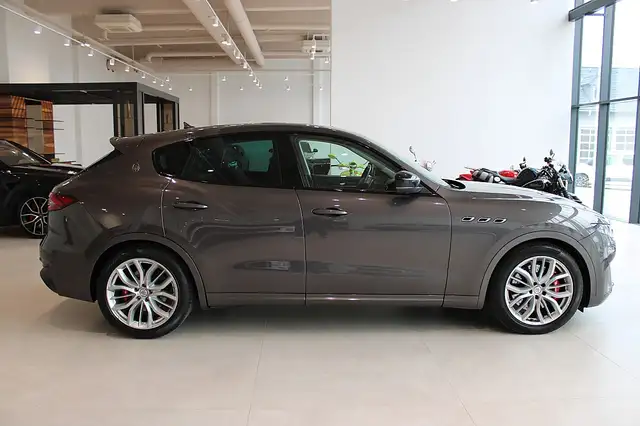 Maserati Levante GTS Q4 **Traumhafte Ausstattung** Ansicht 4