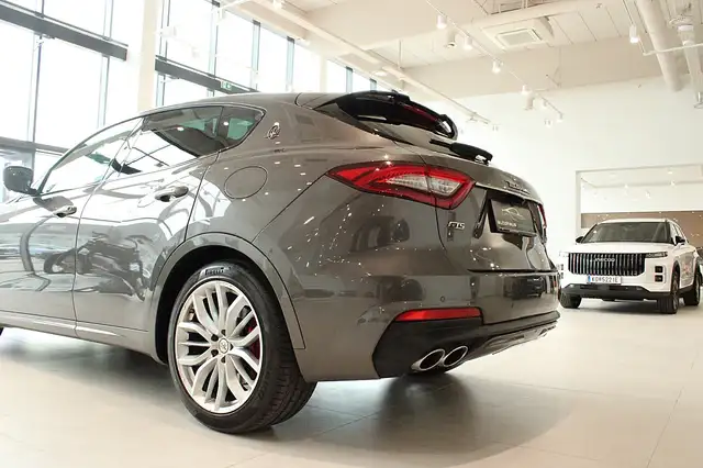 Maserati Levante GTS Q4 **Traumhafte Ausstattung** Ansicht 8