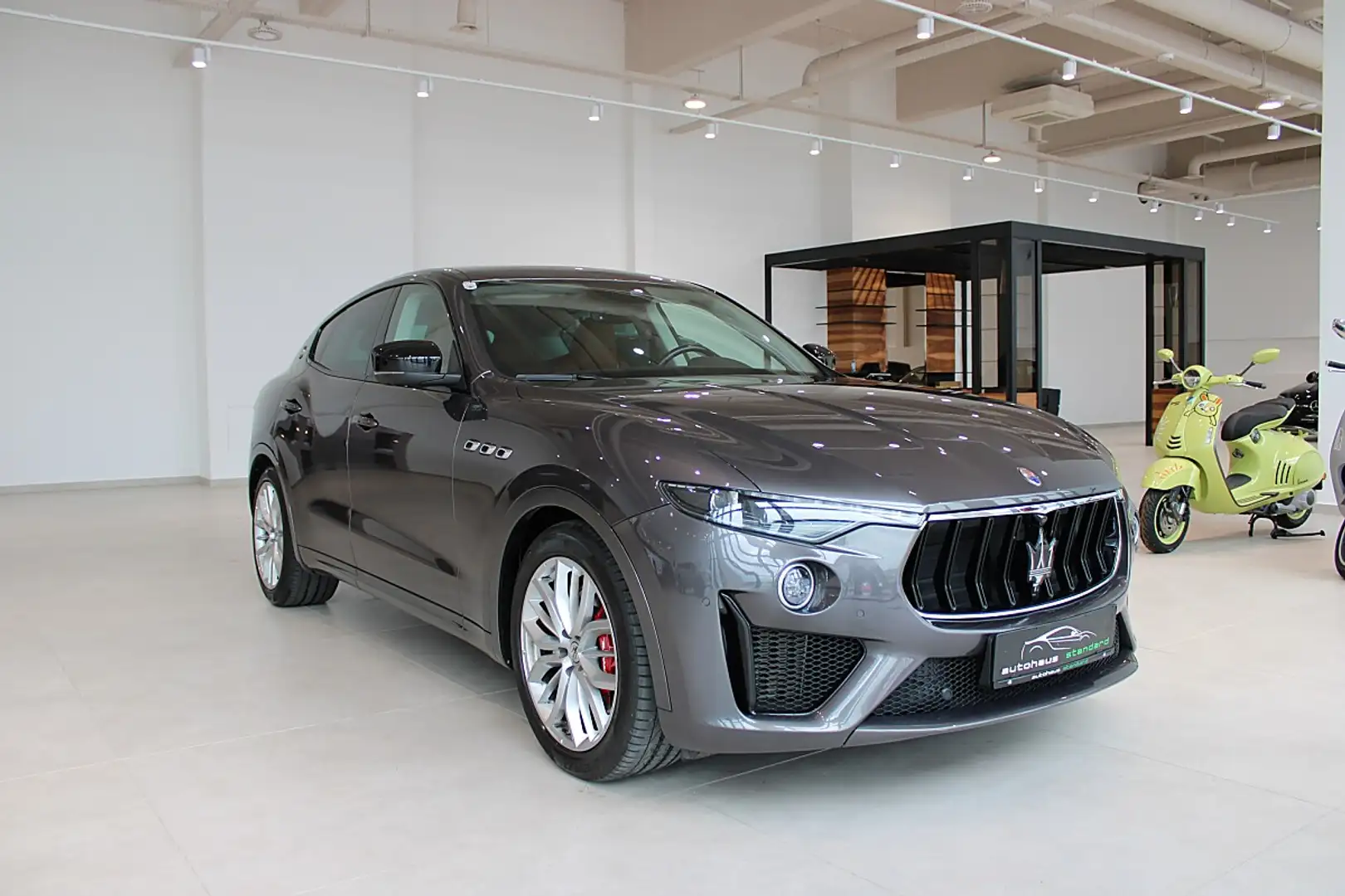 Maserati Levante GTS Q4 **Traumhafte Ausstattung** Grau - 1