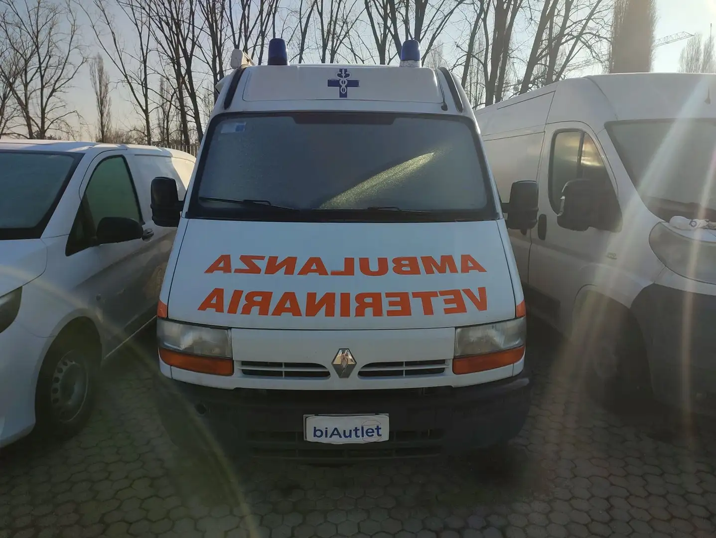 Renault Master MASTER  2.3 dci 100cv L1H1 E5 uso speciale Ambula Bianco - 2
