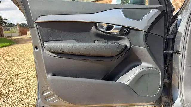 Volvo XC90 view 7