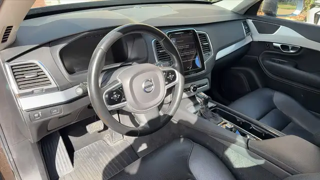 Volvo XC90 view 8
