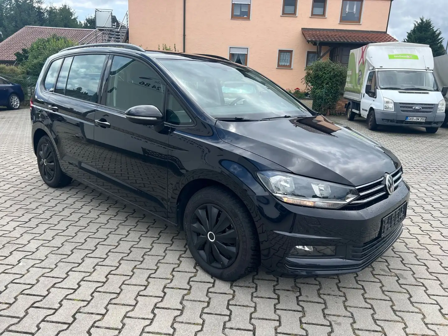 Volkswagen Touran Comfortline ACC Klimaaut SHZ Navi Schwarz - 2