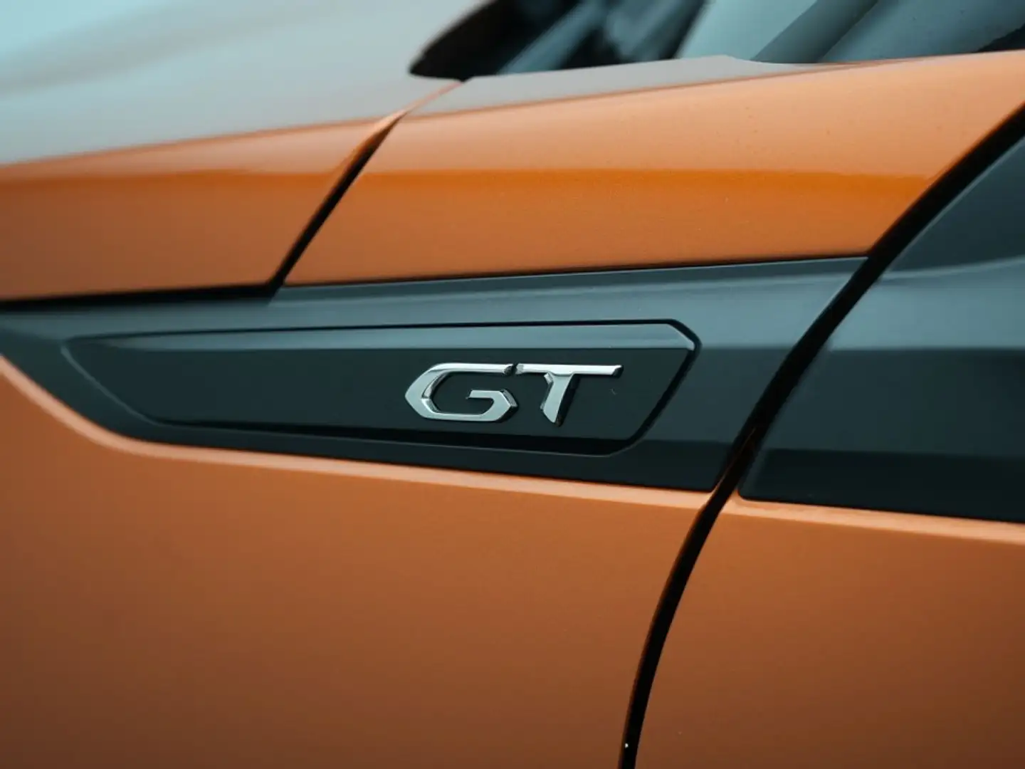 Peugeot 2008 1.2 PureTech GT Pack | Achterbank in delen neerkla Oranje - 1
