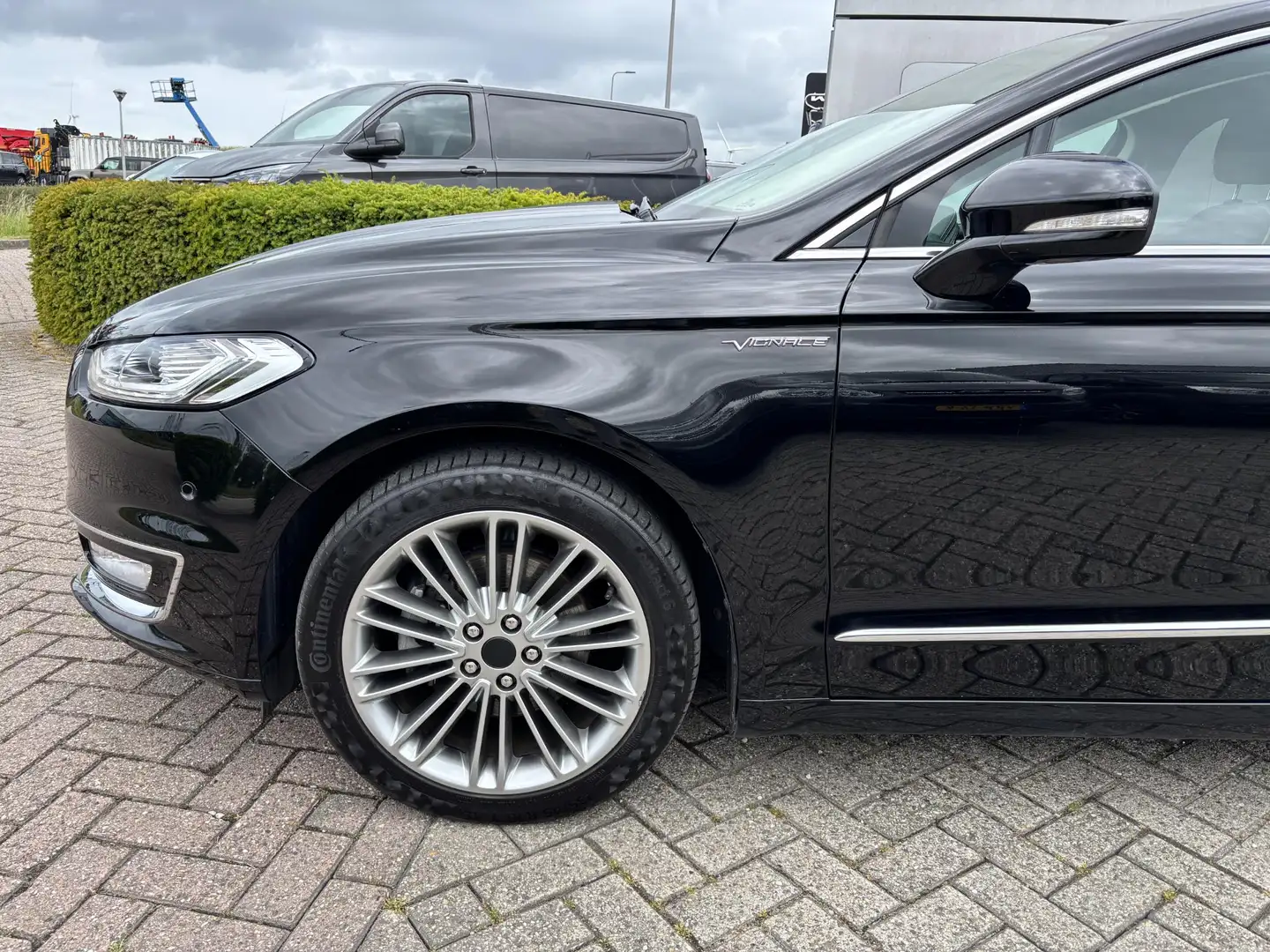 Ford Mondeo 2.0 IVCT HEV Vignale Zwart - 2