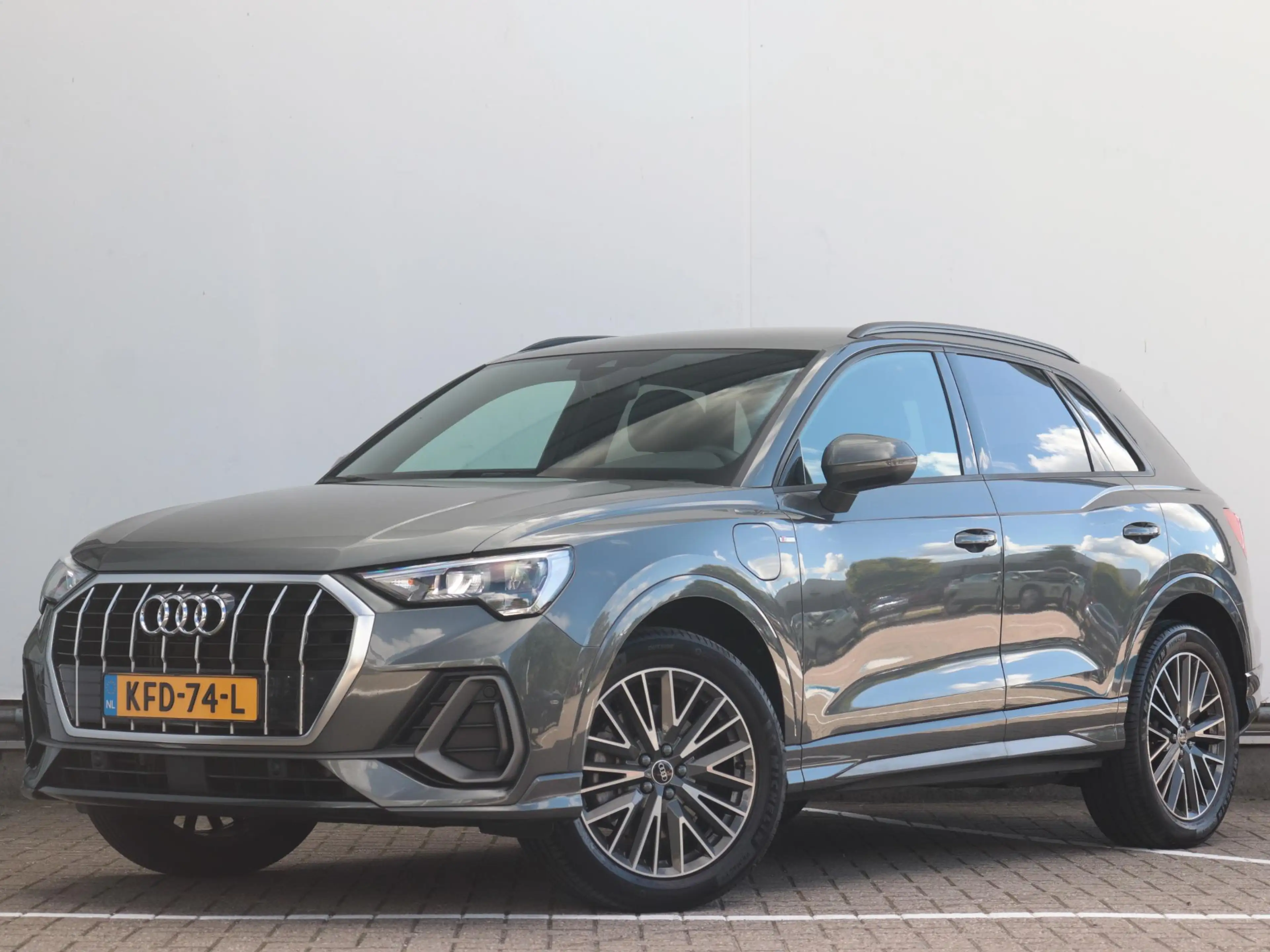Audi Q3 45 TFSI e S edition | Trekhaak | Achteruitrijcamer — photo 2