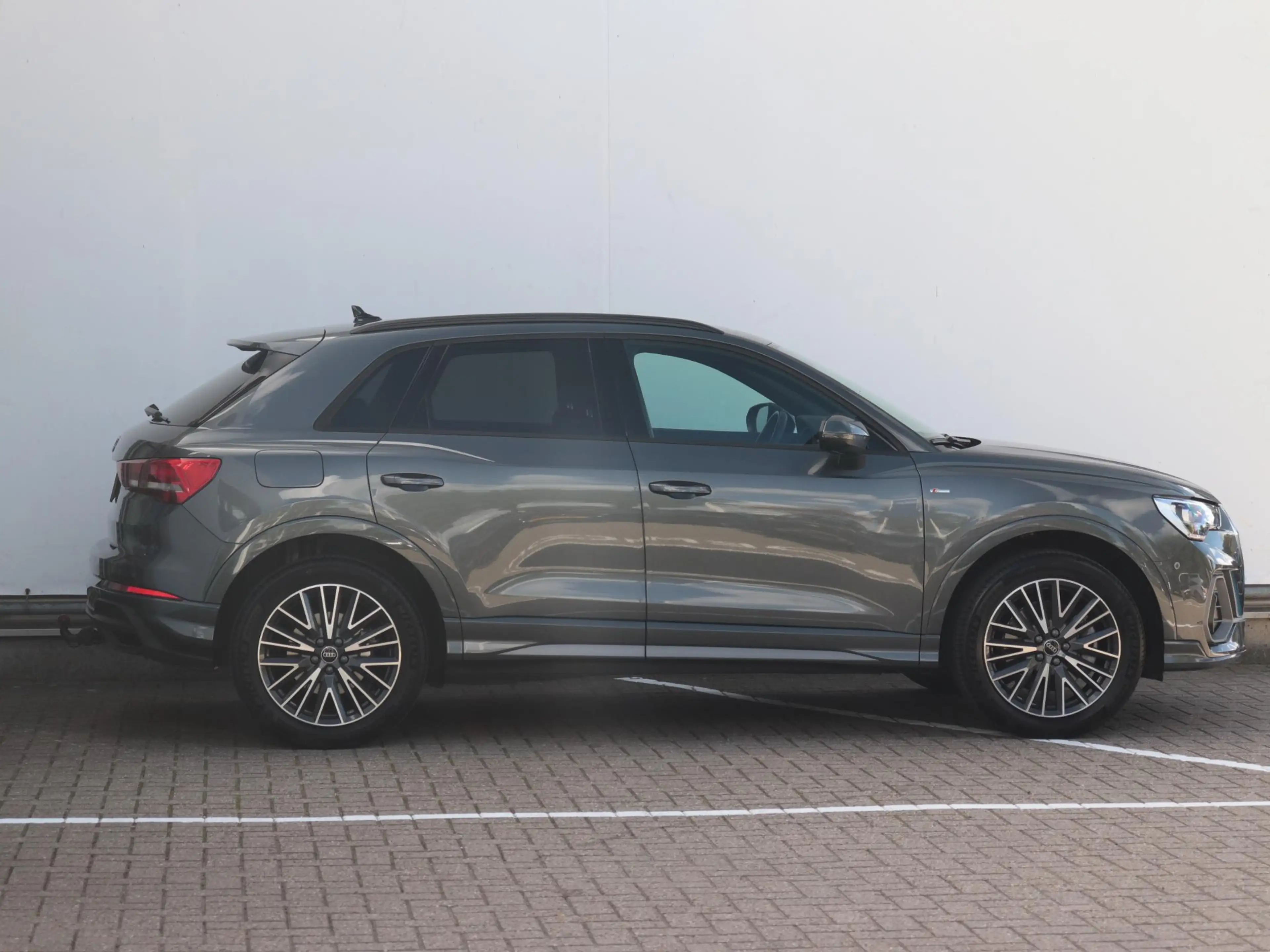 Audi Q3 45 TFSI e S edition | Trekhaak | Achteruitrijcamer — photo 4